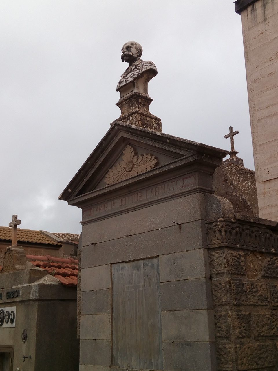 Pietro Farinato's tomb 2.jpg
